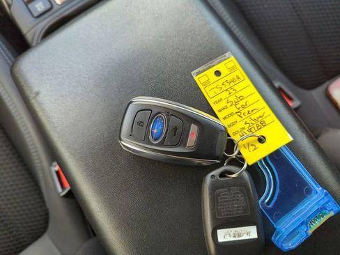 Used 2023 Subaru Forester Premium AWD/4WD image 32