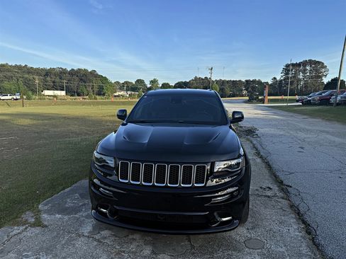 Used 2015 Jeep Grand Cherokee SRT image 2