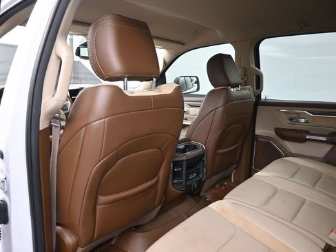 Used 2019 RAM 1500 Laramie AWD/4WD image 10