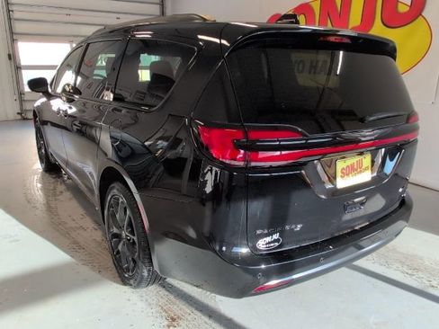 New 2026 Chrysler Pacifica Select w/ S Appearance Package AWD/4WD image 3