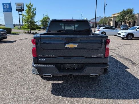 Used 2022 Chevrolet Silverado 1500 High Country w/ Safety Package II AWD/4WD image 3