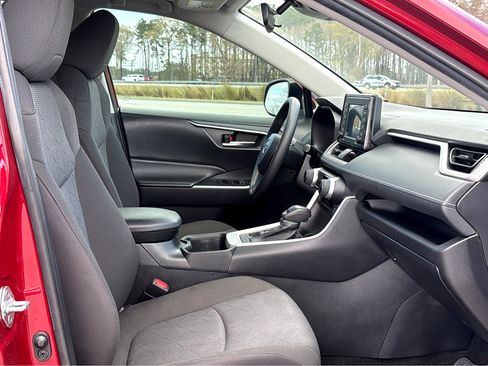 Used 2022 Toyota RAV4 XLE w/ Convenience Package image 9