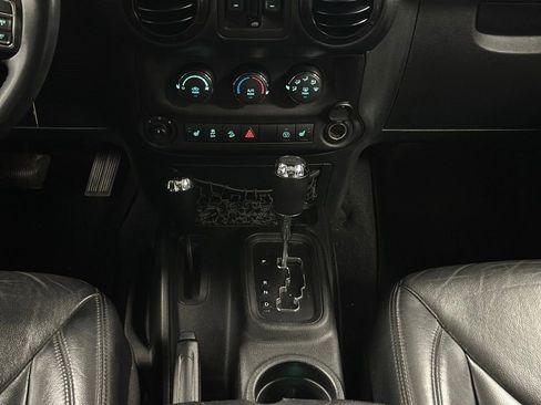 Used 2017 Jeep Wrangler Unlimited Sahara image 15