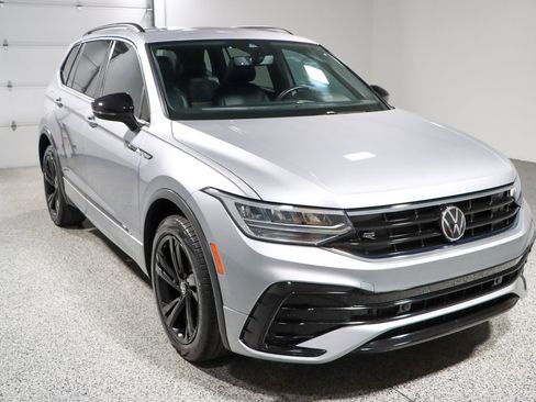 Used 2023 Volkswagen Tiguan SE R-Line FWD image 5