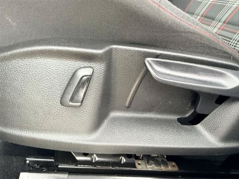 Used 2020 Volkswagen Golf 4-Door FWD image 26