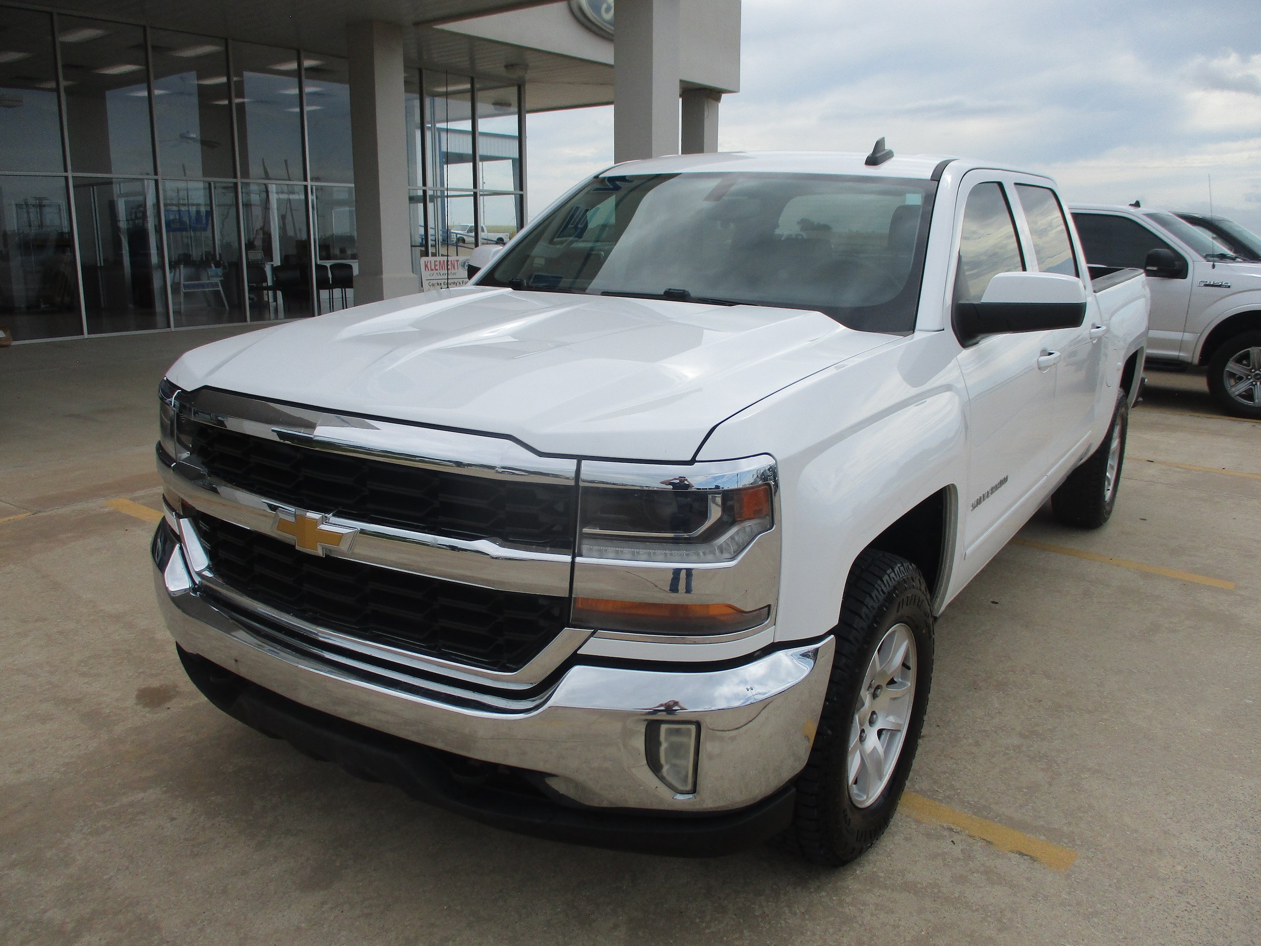 Used 2017 Chevrolet Silverado 1500 LT w/ All Star Edition AWD/4WD image 2