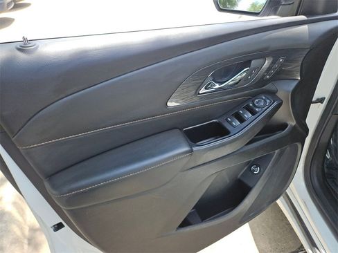 Used 2023 Chevrolet Traverse High Country image 15