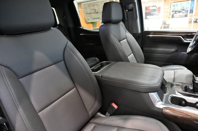 New 2026 Chevrolet Silverado 1500 RST w/ Redline Edition AWD/4WD image 11