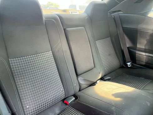 Used 2016 Dodge Challenger SXT image 17