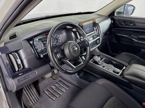 Certified 2024 Nissan Pathfinder SV image 9