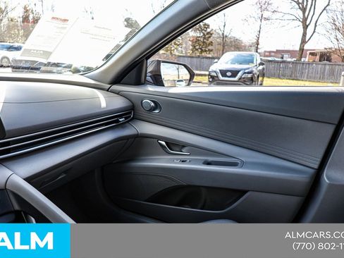 Used 2025 Hyundai Elantra SE FWD image 36