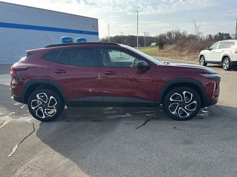 Used 2024 Chevrolet Trax RS w/ Sunroof Package image 6