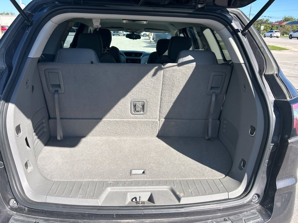 Used 2017 Chevrolet Traverse LT w/ Traveler's Package FWD image 13