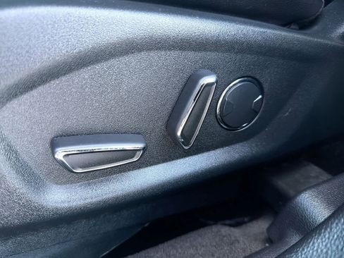 Used 2018 Ford Explorer XLT w/ Equipment Group 202A image 18