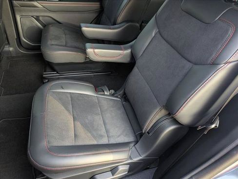 Used 2026 Ford Explorer ST RWD image 12