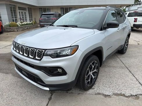 Used 2024 Jeep Compass Limited AWD/4WD image 2