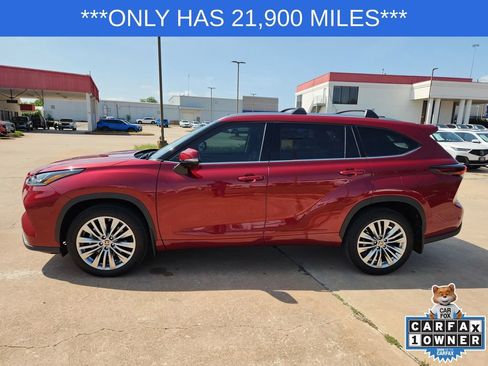 Used 2024 Toyota Highlander Platinum AWD/4WD image 4