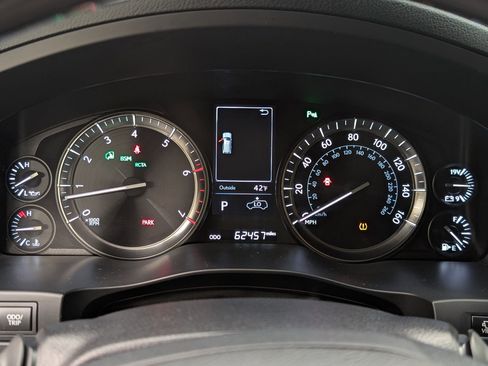 Used 2020 Lexus LX 570 4WD w/ Luxury Package image 22