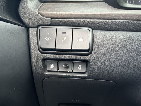 Used 2020 Kia Cadenza Limited image 20