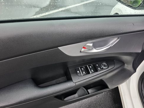 Used 2022 Kia Forte LXS FWD image 13