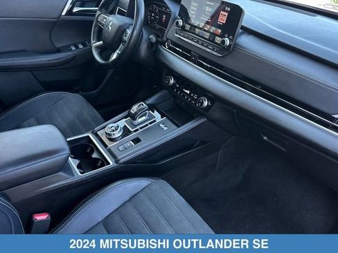 Used 2024 Mitsubishi Outlander SE AWD/4WD image 19