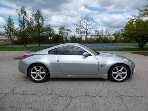 Used 2004 Nissan 350Z Touring w/ Cargo Convenience Pkg RWD image 4