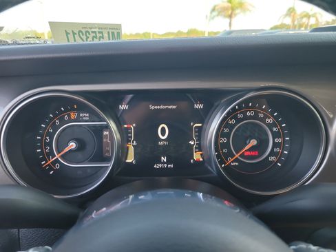 Used 2021 Jeep Gladiator Overland AWD/4WD image 29