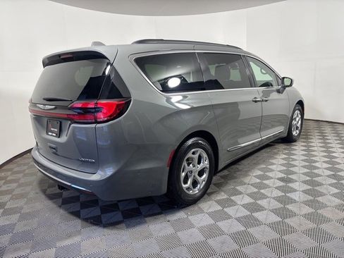 Certified 2022 Chrysler Pacifica Limited image 6