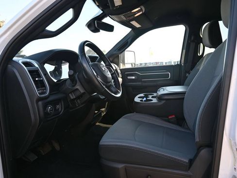 Used 2024 RAM 3500 Big Horn AWD/4WD image 17