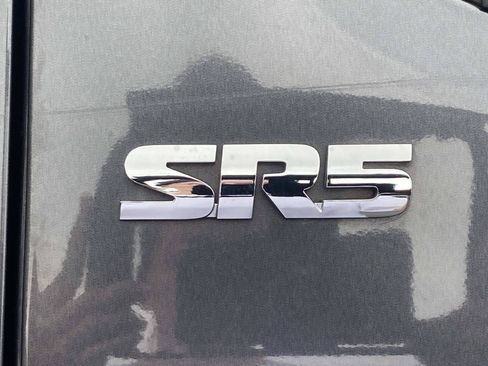 Used 2022 Toyota Tacoma SR5 w/ Technology Package RWD image 8