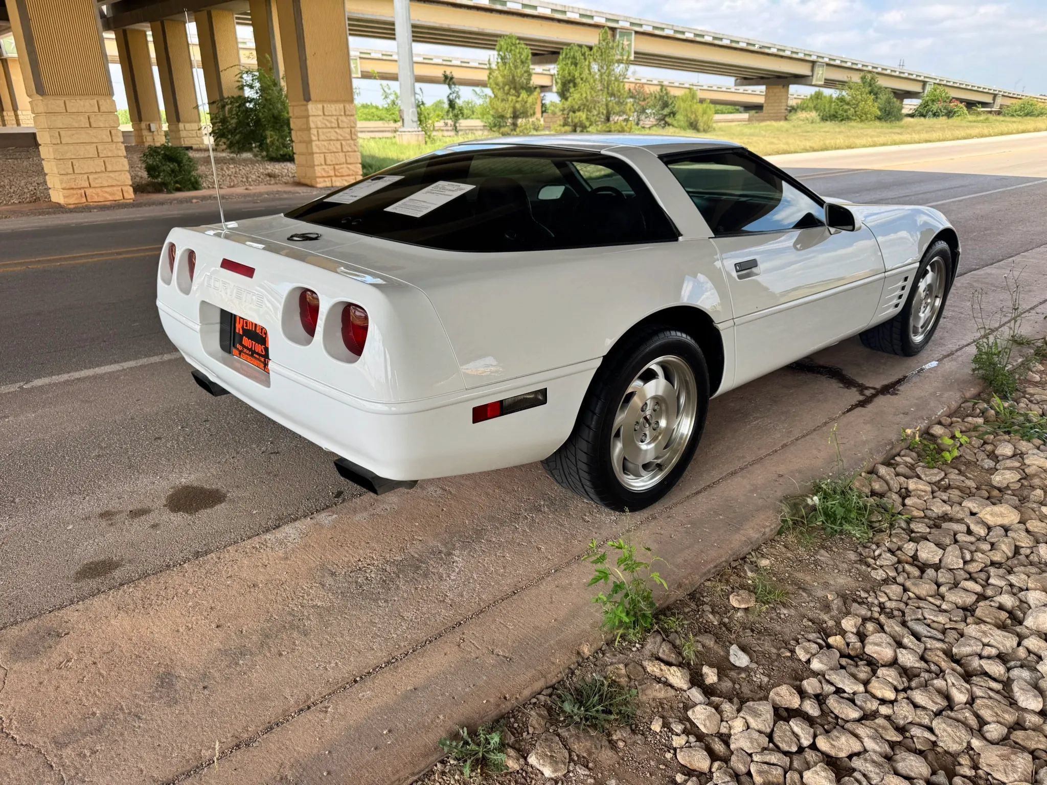 Used 1994 Chevrolet Corvette Coupe RWD image 3