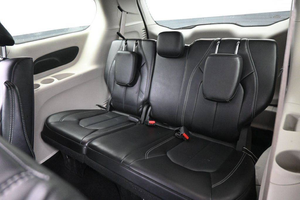 Used 2024 Chrysler Pacifica Limited FWD image 27