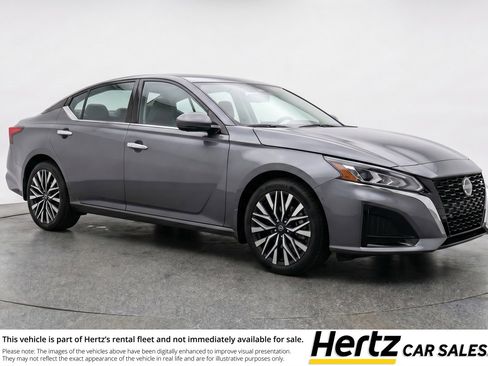 Used 2025 Nissan Altima 2.5 SV FWD image 1