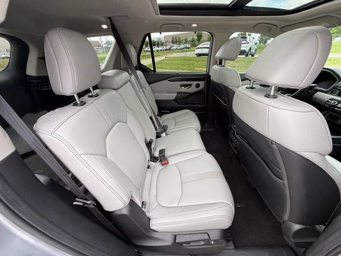 Used 2023 Honda Pilot Touring image 37