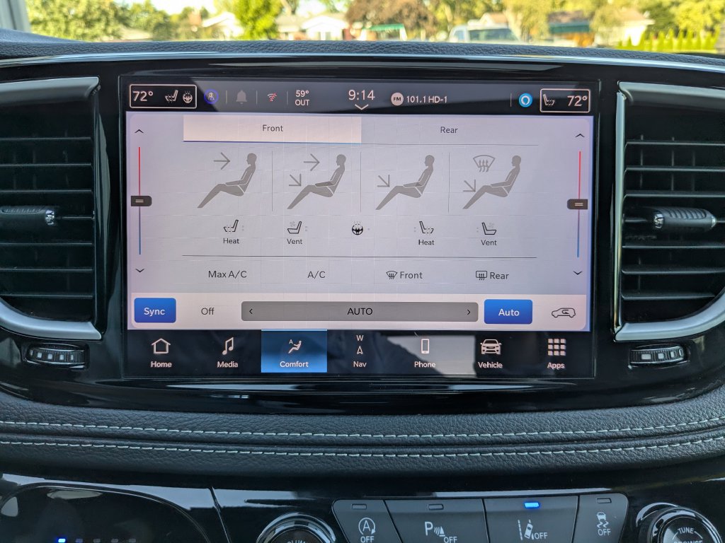 Used 2025 Chrysler Pacifica Limited FWD image 14