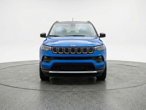 Used 2025 Jeep Compass Limited AWD/4WD image 2