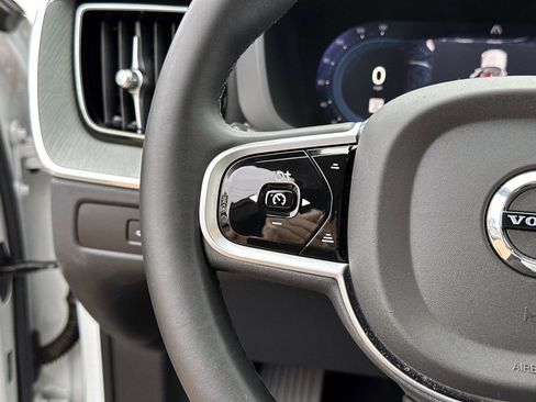 Certified 2025 Volvo XC60 B5 Plus image 29