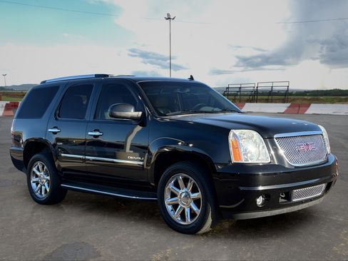Used 2011 GMC Yukon Denali AWD/4WD image 2