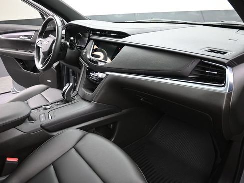 Used 2025 Cadillac XT6 Luxury FWD image 26