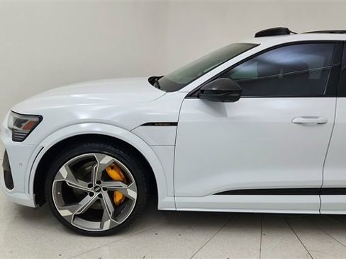 Used 2023 Audi e-tron S Prestige w/ Prestige Package image 10