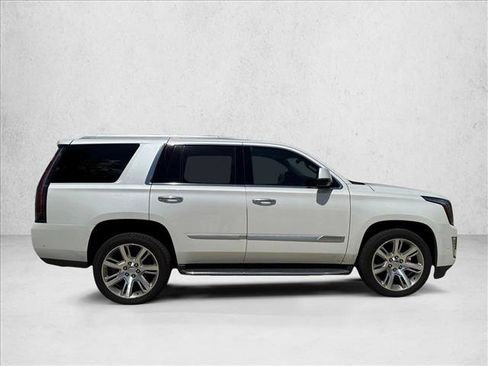 Used 2020 Cadillac Escalade Premium Luxury RWD image 4
