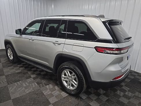 Used 2025 Jeep Grand Cherokee Laredo w/ Luxury Tech Group I AWD/4WD image 9