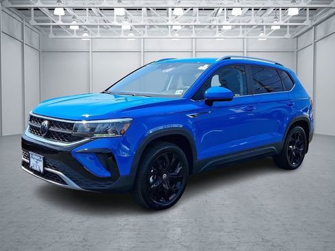 Certified 2023 Volkswagen Taos SE w/ Black Wheel Package AWD/4WD image 3