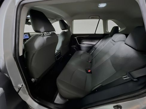 Used 2021 Toyota RAV4 LE image 29
