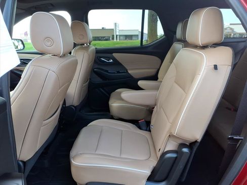 Used 2023 Chevrolet Traverse Premier FWD image 28