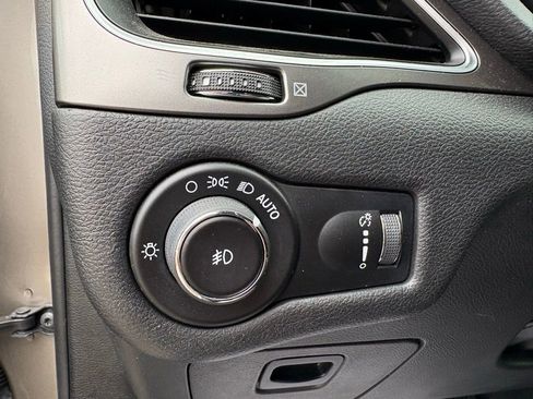 Used 2019 Jeep Cherokee Latitude w/ Popular Appearance Group image 21