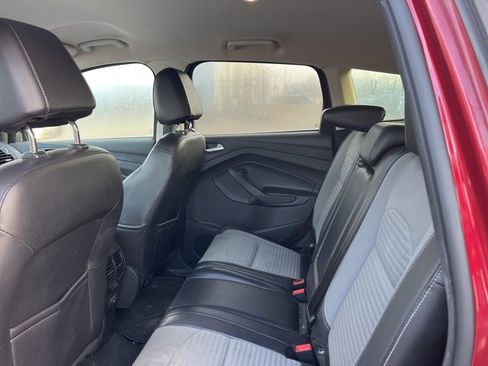 Used 2017 Ford Escape SE w/ SE Sport Appearance Package image 6