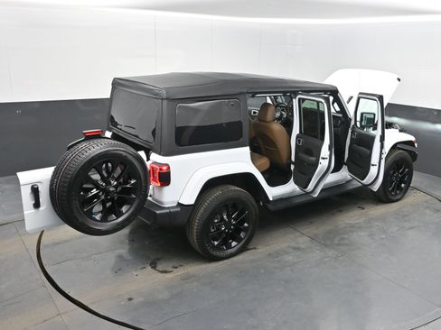 Used 2022 Jeep Wrangler Unlimited Sahara image 42