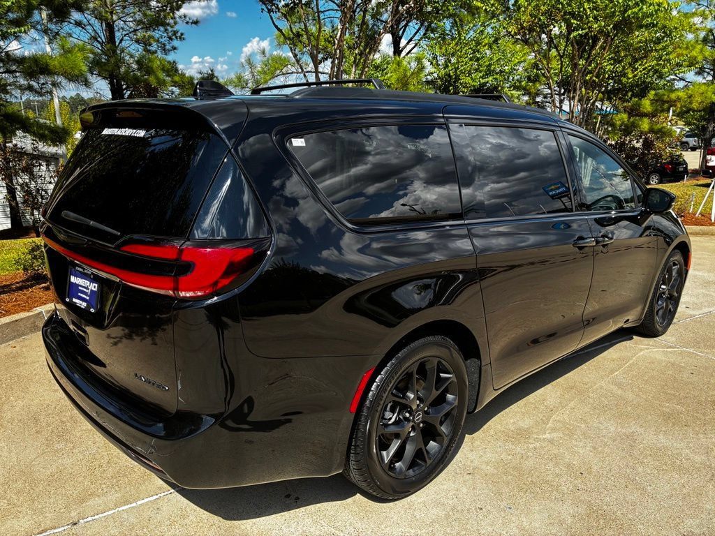Used 2025 Chrysler Pacifica Limited FWD image 6