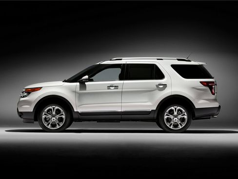 Used 2015 Ford Explorer XLT w/ Equipment Group 202A image 1